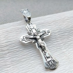 Великий срібний хрест із зображенням Ісуса
