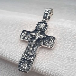 Масивний срібний хрест із зображенням Спасителя