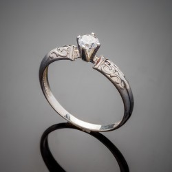 Серебряное кольцо Алмаз